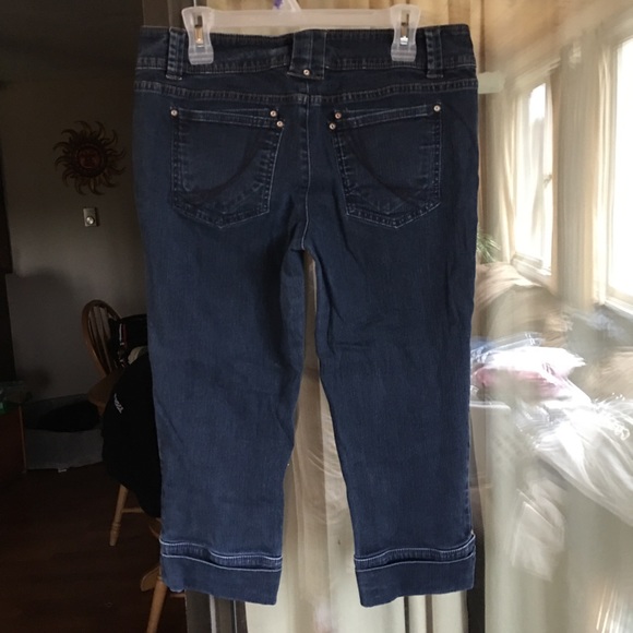 ELLE Jean Capris - Picture 5 of 8